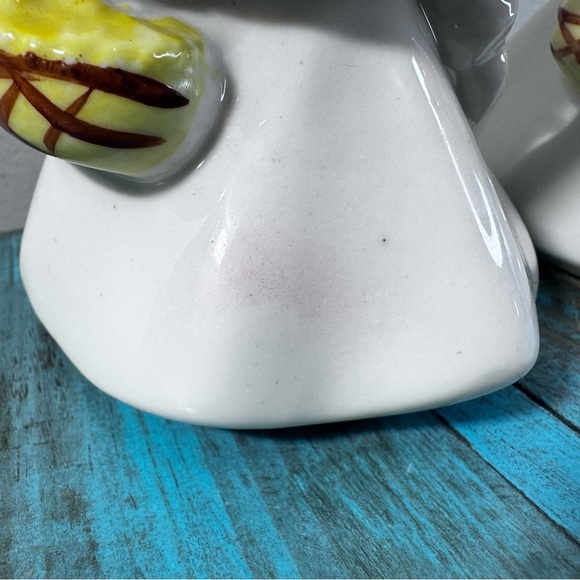 Vintage 40s 50s Regal Hull Little Red Riding Hood Ceramic Salt and Pepper Shaker - Picture 15 of 16